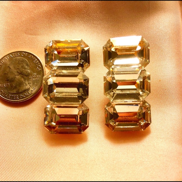 Vintage Jewelry - Vintage clip-on rhinestone earrings